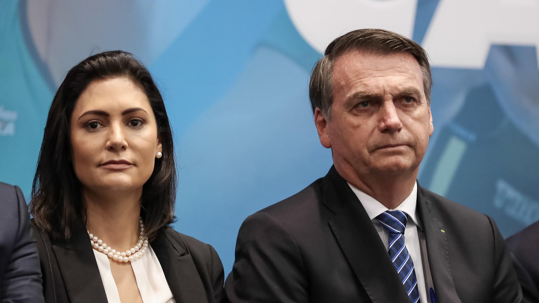 Michelle Bolsonaro vai a Polícia Civil e se queixa de “piadas infames ...